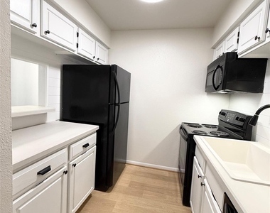 1860 White Oak Drive - Photo Thumbnail 12