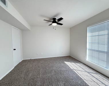 1860 White Oak Drive - Photo Thumbnail 15