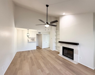 1860 White Oak Drive - Photo Thumbnail 3
