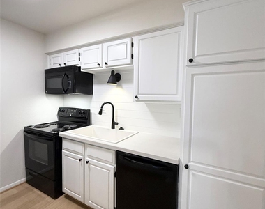 1860 White Oak Drive - Photo Thumbnail 11