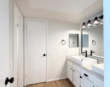 1860 White Oak Drive - Photo Thumbnail 16