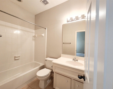 2637 W Dallas Street - Photo Thumbnail 17