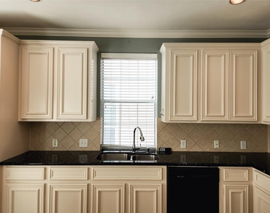 2637 W Dallas Street - Photo Thumbnail 9