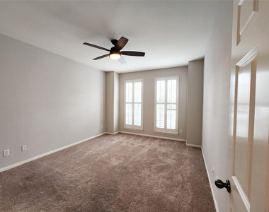 2637 W Dallas Street - Photo Thumbnail 3