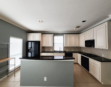 2637 W Dallas Street - Photo Thumbnail 8