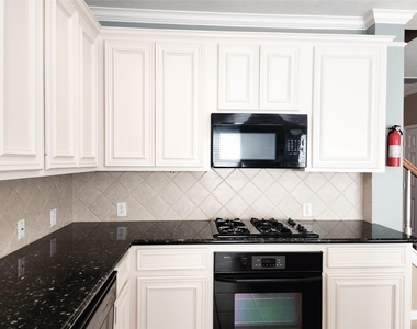 2637 W Dallas Street - Photo Thumbnail 10