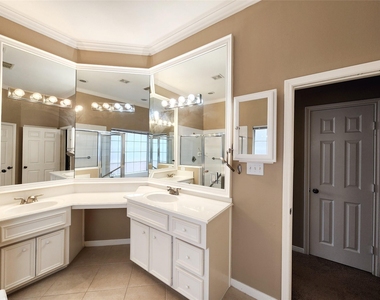 2637 W Dallas Street - Photo Thumbnail 13