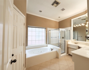 2637 W Dallas Street - Photo Thumbnail 12