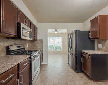 13510 Dahlia Green Way - Photo Thumbnail 10