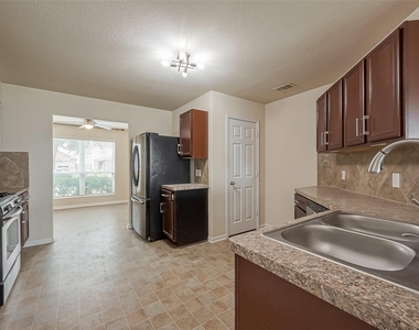 13510 Dahlia Green Way - Photo Thumbnail 9