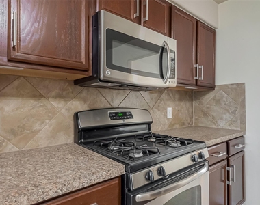 13510 Dahlia Green Way - Photo Thumbnail 14