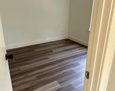9854 Farrell Drive - Photo Thumbnail 7