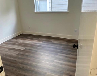 9854 Farrell Drive - Photo Thumbnail 6