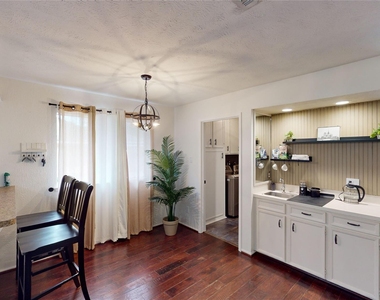 3819 Brook Shadow Drive - Photo Thumbnail 7