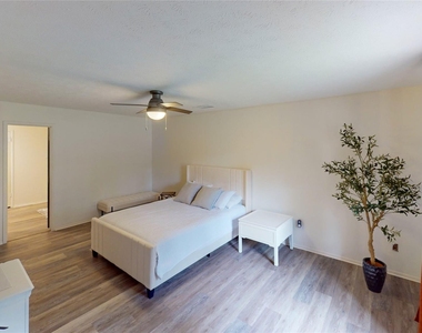 3819 Brook Shadow Drive - Photo Thumbnail 14