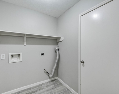 7815 Barnhill Drive - Photo Thumbnail 34