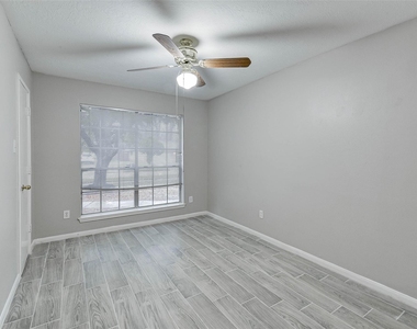 7815 Barnhill Drive - Photo Thumbnail 17