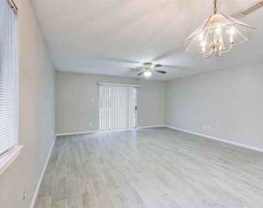 7815 Barnhill Drive - Photo Thumbnail 7