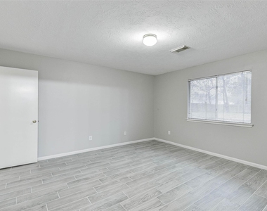 7815 Barnhill Drive - Photo Thumbnail 28