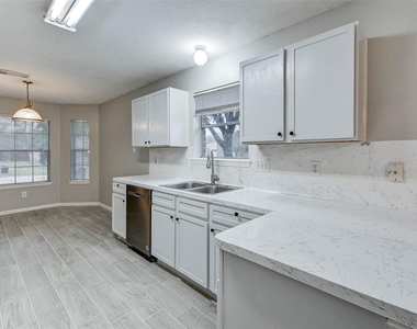 7815 Barnhill Drive - Photo Thumbnail 12