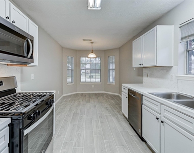 7815 Barnhill Drive - Photo Thumbnail 13