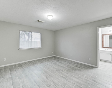 7815 Barnhill Drive - Photo Thumbnail 23