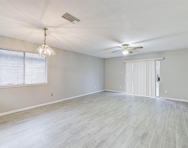7815 Barnhill Drive - Photo Thumbnail 5