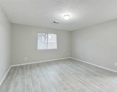 7815 Barnhill Drive - Photo Thumbnail 24