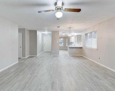 7815 Barnhill Drive - Photo Thumbnail 10