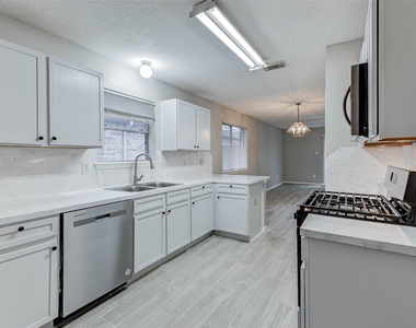 7815 Barnhill Drive - Photo Thumbnail 15