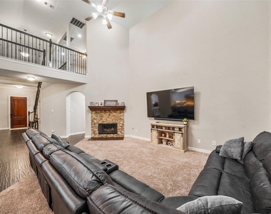 15311 Kenny Drive - Photo Thumbnail 4