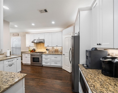 15311 Kenny Drive - Photo Thumbnail 9