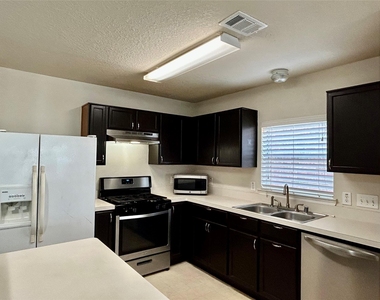 10623 Sugar Trace Drive - Photo Thumbnail 6