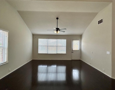 10623 Sugar Trace Drive - Photo Thumbnail 18