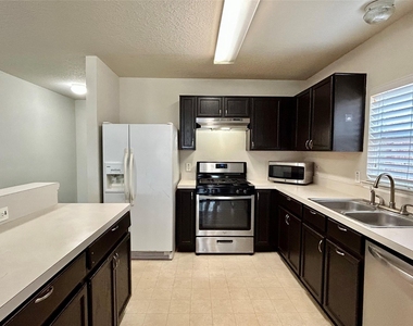 10623 Sugar Trace Drive - Photo Thumbnail 7