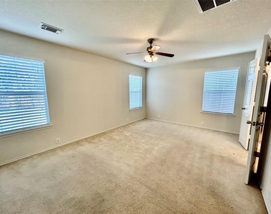 10623 Sugar Trace Drive - Photo Thumbnail 23