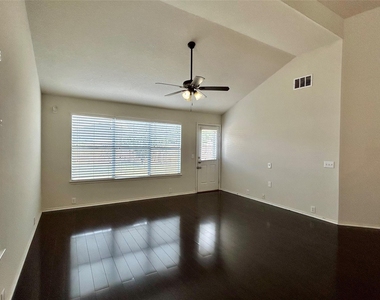 10623 Sugar Trace Drive - Photo Thumbnail 19