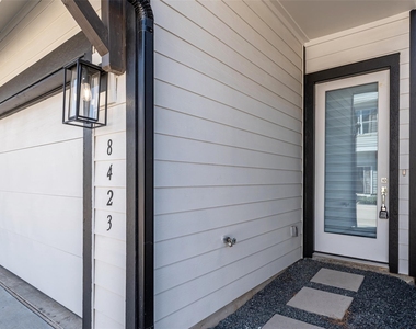 8423 Berry Brush Lane - Photo Thumbnail 2