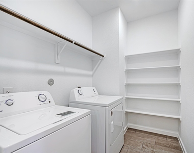 8423 Berry Brush Lane - Photo Thumbnail 16