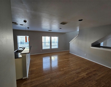 1271 W 17th Street - Photo Thumbnail 9