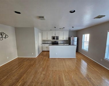 1271 W 17th Street - Photo Thumbnail 8