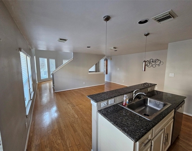 1271 W 17th Street - Photo Thumbnail 6