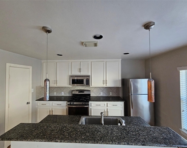 1271 W 17th Street - Photo Thumbnail 5