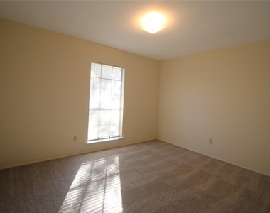 5327 Karenbeth Drive Drive - Photo Thumbnail 2
