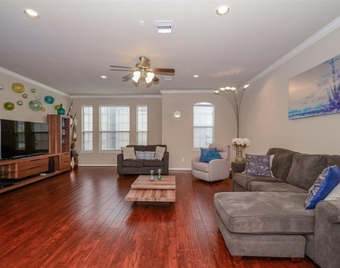 4018 Childress Street - Photo Thumbnail 4