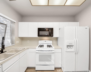 2910 Grants Lake Boulevard - Photo Thumbnail 14