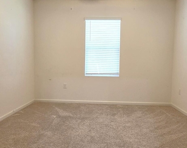 242 Guinevere Drive Sw - Photo Thumbnail 8