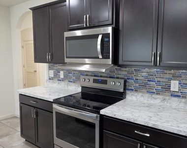 242 Guinevere Drive Sw - Photo Thumbnail 4
