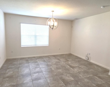 242 Guinevere Drive Sw - Photo Thumbnail 7