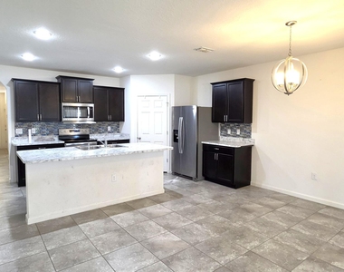 242 Guinevere Drive Sw - Photo Thumbnail 3